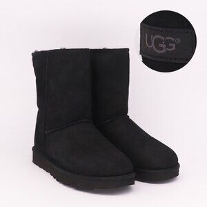 NWT - UGG Classic Short II Boots - Black 🖤❄️